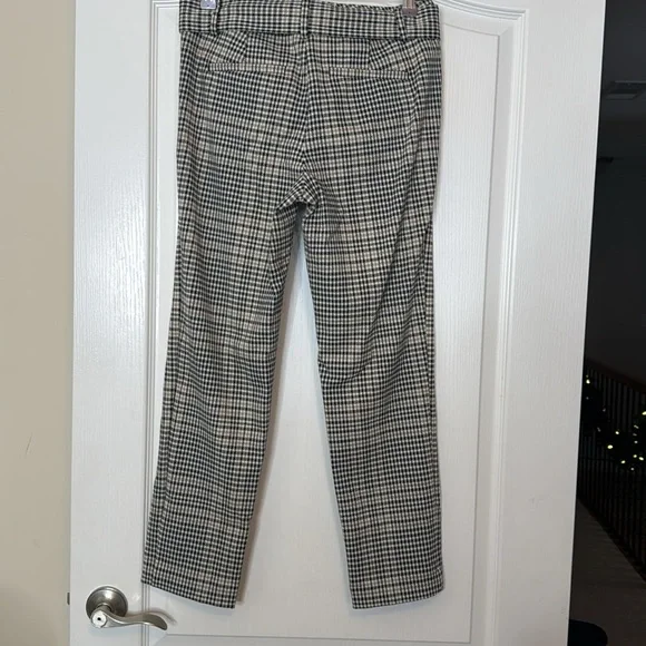 Ann Taylor Belted Taper Pant in Houndstooth / Plaid Size 2 - Picture 5 of 11